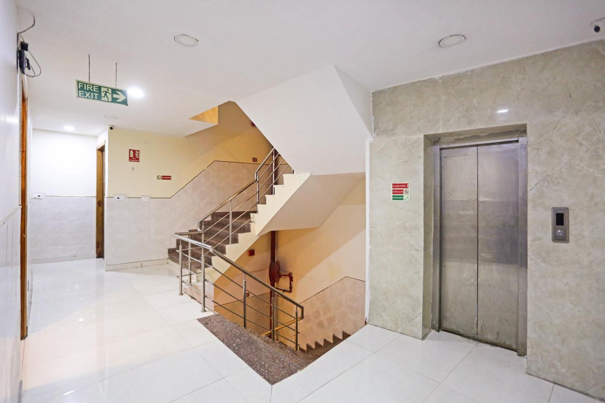 Hotel Happy Stay Delhi Airport Нью-Дели Экстерьер фото